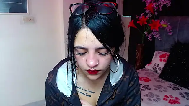 Violettasquirt online show from 18, 12, 2025