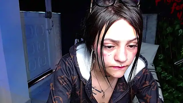 Violettasquirt online show from 29, 4, 2026