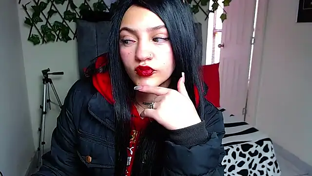 Snapshot of Violettasquirt chatting on 19, 6, 2026 Violettasquirt online show from 19, 6, 2026