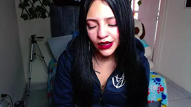 Snapshot of Violettasquirt chatting on 8, 7, 2026 Violettasquirt online show from 8, 7, 2026