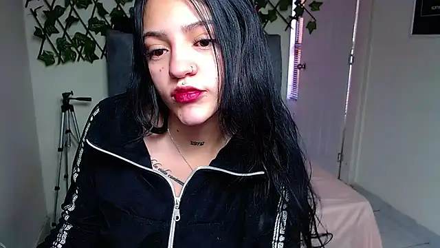 Snapshot of Violettasquirt chatting on 28, 7, 2026 Violettasquirt online show from 28, 7, 2026