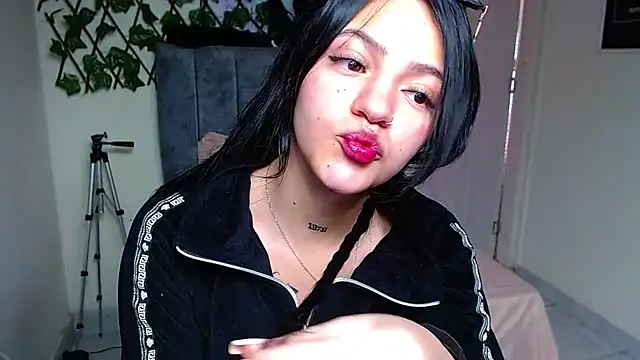Snapshot of Violettasquirt chatting on 28, 7, 2026 Violettasquirt online show from 28, 7, 2026