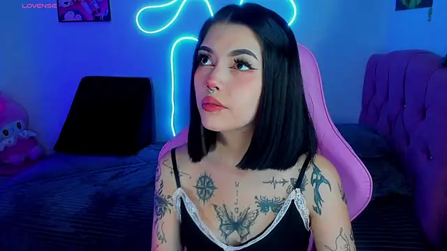 Snapshot of adri_tom44 chatting on 4, 12, 2024 adri tom44 online show from 4, 12, 2024