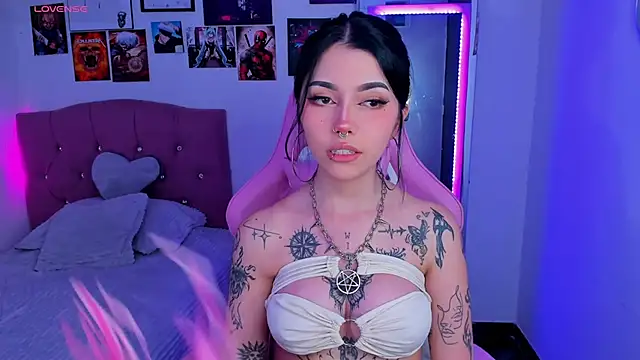 Snapshot of adri_tom44 chatting on 21, 2, 2025 adri tom44 online show from 21, 2, 2025