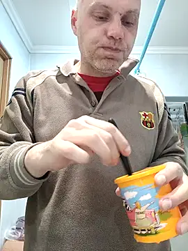 Pineapple04 online show from 25, 4, 2026