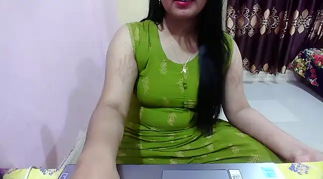Snapshot of LovelyRose69 chatting on 4, 12, 2024 LovelyRose69 online show from 4, 12, 2024