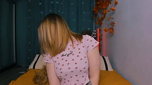 InsatiableFoxX online show from 30, 9, 2025