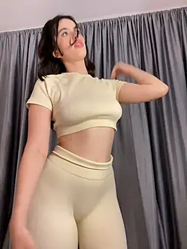 Mavi Coless online show from 21, 2, 2025