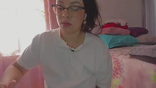 Snapshot of HARLEYNAPIER chatting on 4, 3, 2026 HARLEYNAPIER online show from 4, 3, 2026