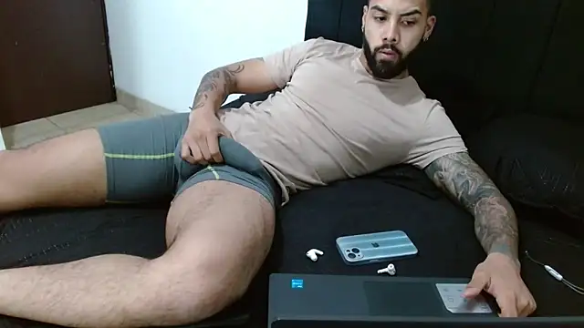 Hendry  online show from 6, 12, 2024