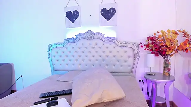 NiaColusi online show from 11, 2, 2025