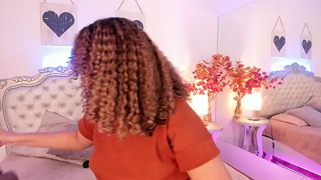 NiaColusi online show from 20, 9, 2025