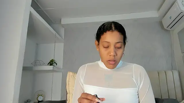 Snapshot of flavia_cruz chatting on 9, 5, 2026 flavia cruz online show from 9, 5, 2026