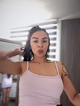 AmmyCollinsW online show from 4, 2, 2025