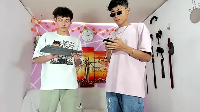 Fresahot2005 online show from 8, 2, 2025