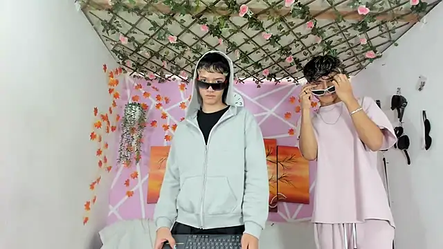 Fresahot2005 online show from 17, 3, 2025