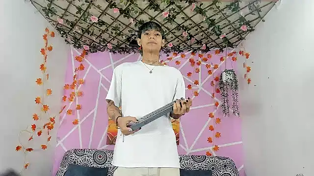 Fresahot2005 online show from 22, 11, 2025