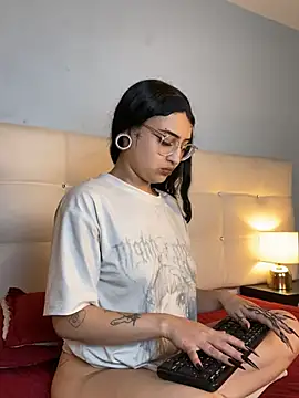 Snapshot of Cintya_Kros chatting on 4, 3, 2025 Cintya Kros online show from 4, 3, 2025