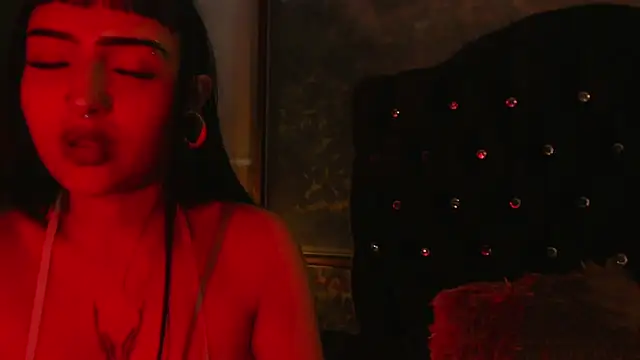 Snapshot of Cintya_Kros chatting on 12, 11, 2025 Cintya Kros online show from 12, 11, 2025