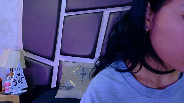 Snapshot of NicoleEsposito chatting on 2, 6, 2026 NicoleEsposito online show from 2, 6, 2026