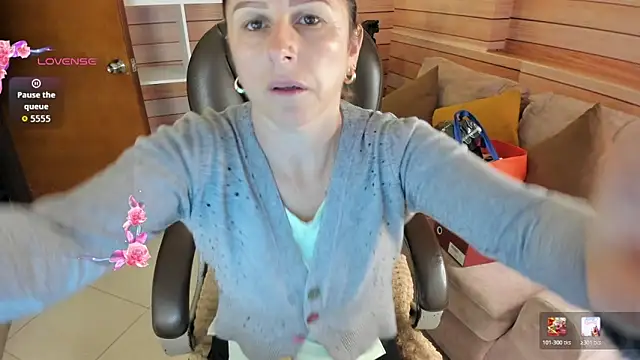 Snapshot of Victoria_collins_1 chatting on 6, 5, 2026 Victoria collins 1 online show from 6, 5, 2026