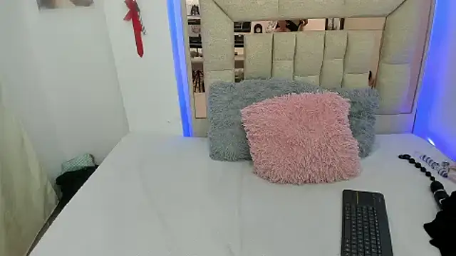 melody bonnet online show from 30, 12, 2024