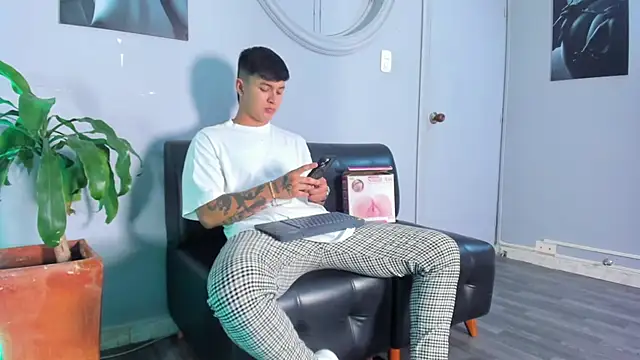 Cristopher strong online show from 15, 3, 2025