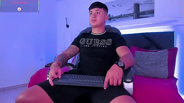 Cristopher strong online show from 26, 4, 2026