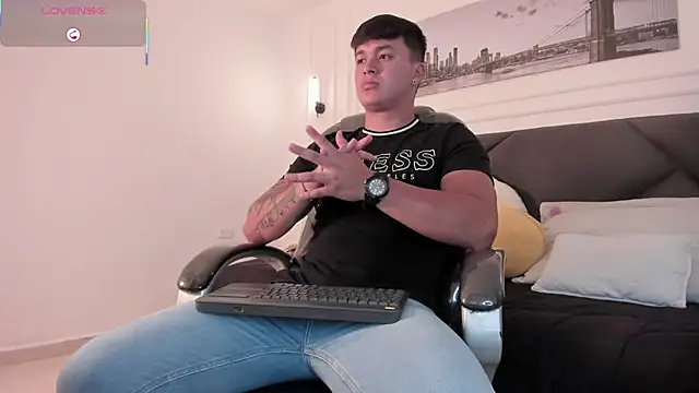 Snapshot of Cristopher_strong chatting on 8, 5, 2026 Cristopher strong online show from 8, 5, 2026