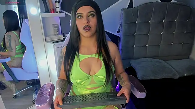 Snapshot of alyssa_magiic chatting on 8, 5, 2026 alyssa magiic online show from 8, 5, 2026