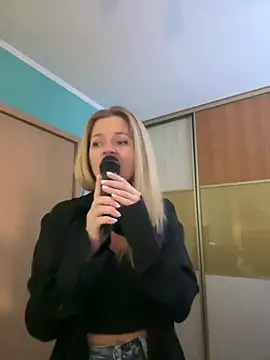 Snapshot of AlisonXCristal chatting on 13, 3, 2026 AlisonXCristal online show from 13, 3, 2026