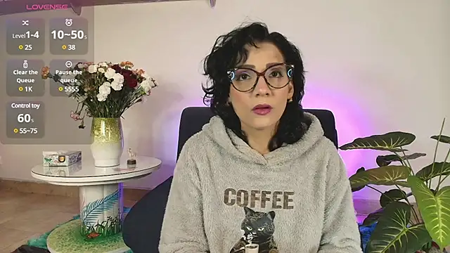 Elliee  online show from 13, 2, 2025