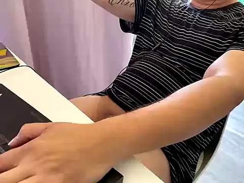 Snapshot of tomazu11 chatting on 15, 1, 2026 tomazu11 online show from 15, 1, 2026