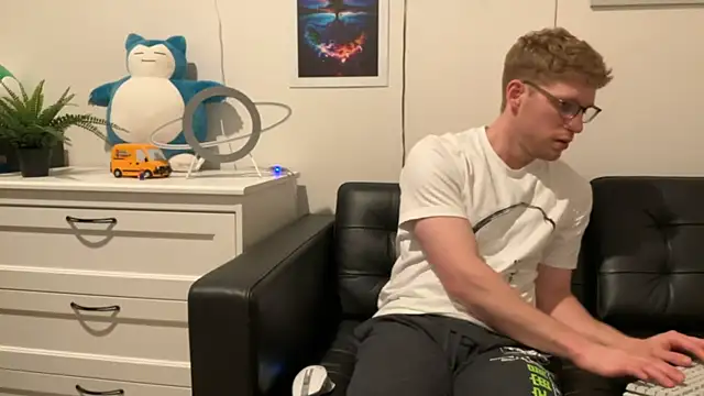 Snapshot of BlueEyedTallGuy94 chatting on 15, 12, 2024 BlueEyedTallGuy94 online show from 15, 12, 2024