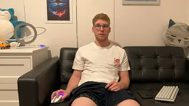 Snapshot of BlueEyedTallGuy94 chatting on 17, 12, 2024 BlueEyedTallGuy94 online show from 17, 12, 2024