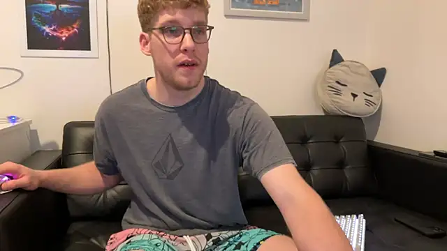 Snapshot of BlueEyedTallGuy94 chatting on 23, 12, 2024 BlueEyedTallGuy94 online show from 23, 12, 2024