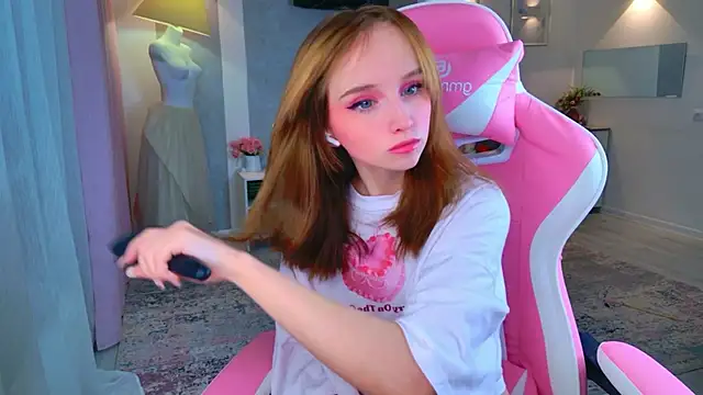 Snapshot of b4by_LoL1 chatting on 3, 12, 2025 b4by LoL1 online show from 3, 12, 2025