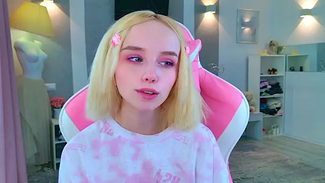 Snapshot of b4by_LoL1 chatting on 6, 2, 2026 b4by LoL1 online show from 6, 2, 2026