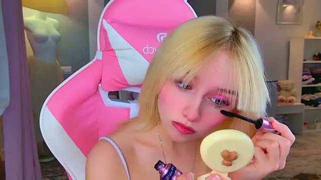 Snapshot of b4by_LoL1 chatting on 9, 2, 2026 b4by LoL1 online show from 9, 2, 2026