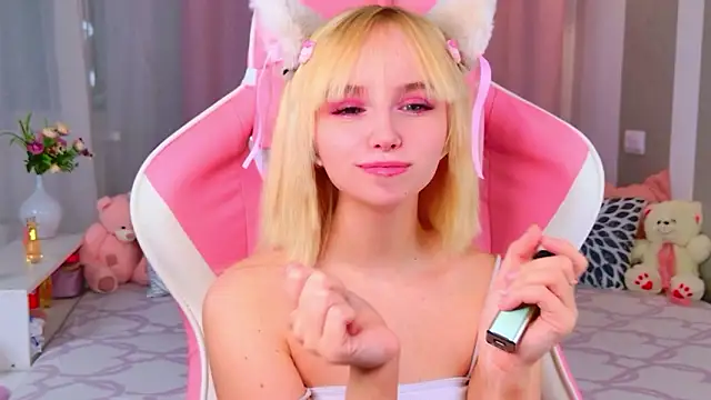 Snapshot of b4by_LoL1 chatting on 23, 2, 2026 b4by LoL1 online show from 23, 2, 2026