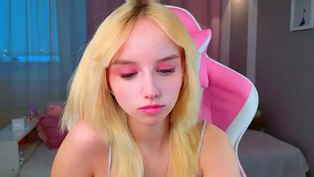 Snapshot of b4by_LoL1 chatting on 1, 3, 2026 b4by LoL1 online show from 1, 3, 2026