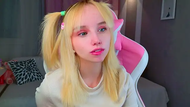 Snapshot of b4by_LoL1 chatting on 5, 3, 2026 b4by LoL1 online show from 5, 3, 2026