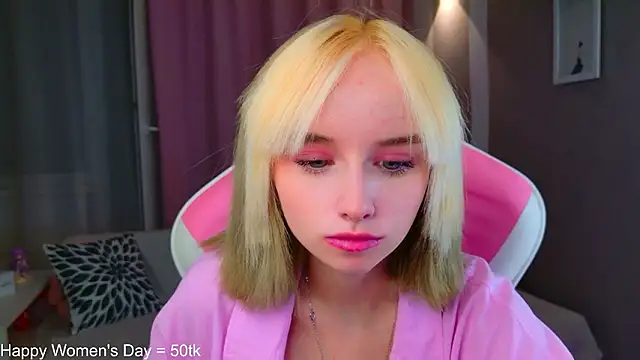 Snapshot of b4by_LoL1 chatting on 8, 3, 2026 b4by LoL1 online show from 8, 3, 2026