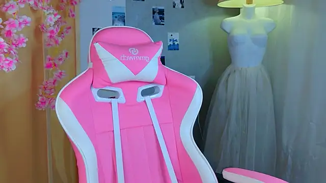 b4by LoL1 online show from 25, 4, 2026