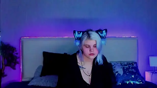 JoannLowe online show from 26, 2, 2025