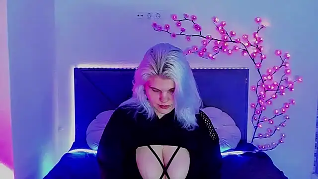 Snapshot of JoannLowe chatting on 23, 2, 2026 JoannLowe online show from 23, 2, 2026