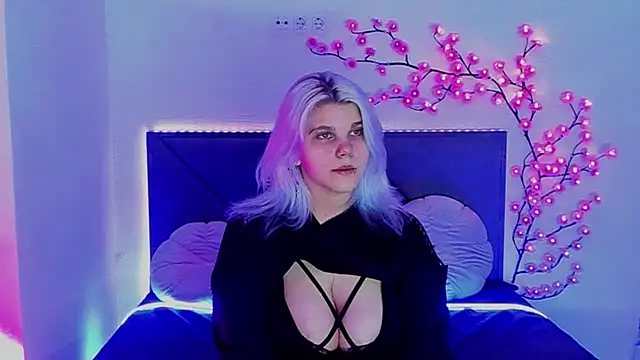 Snapshot of JoannLowe chatting on 27, 2, 2026 JoannLowe online show from 27, 2, 2026