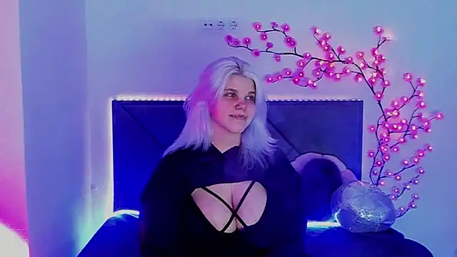 Snapshot of JoannLowe chatting on 11, 3, 2026 JoannLowe online show from 11, 3, 2026