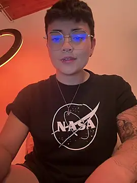 Ashley Chriss online show from 3, 1, 2025