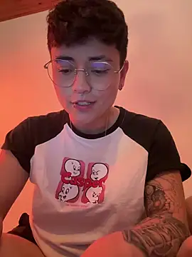 Ashley Chriss online show from 26, 1, 2025